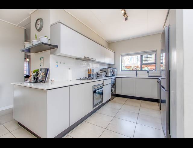 3 BEDROOM APARTMENT TO LET IN LINBRO PARK